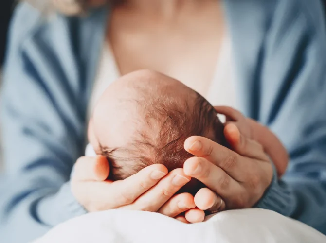 ”Tratamentul de Fertilizare in Vitro mi-a adus liniștea”,  spune o orădeancă devenită mamă în urma tratamentului FIV